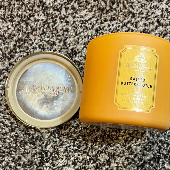 White Barn Salted Butterscotch Candle - Warm Gold - Picture 3 of 4